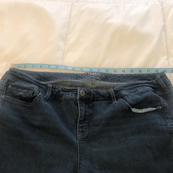 Torrid premium blue jeans skinny pants with great stretch - Picture 3 of 9